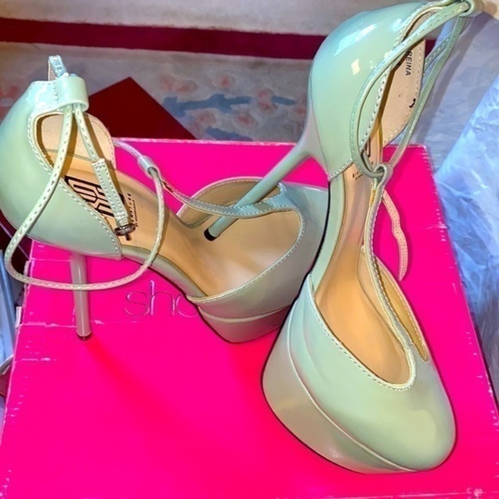 Shoe dazzle High heels US 8